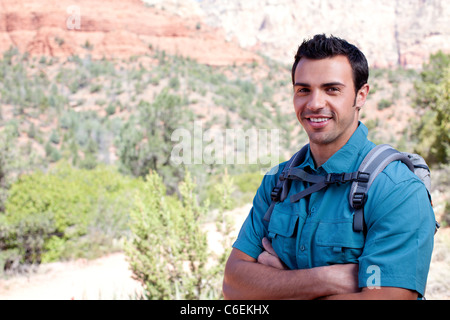 USA, Arizona, Sedona, lächelnde junge Wanderer Stockfoto