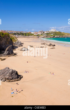 Urlauber und Surfer am Strand von Newquay, Cornwall, England, GB, UK, EU, Europa Stockfoto