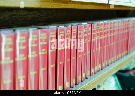 Zeile der Hymne Bücher im Regal in einer Kirche Stockfoto