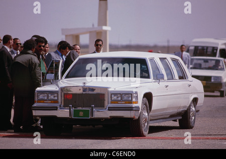 Oberst Gaddhafi Limousine trifft Ägypten Pres Hosni Mubarak auf Sidi Barani Air Base auf der ägyptischen Seite der Grenze Ägypten und Libyen. Stockfoto