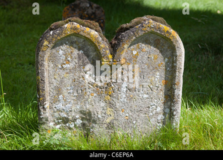 Grabstein-Friedhof der St. Maria Magdalena Kirche Woodborough Wiltshire Stockfoto