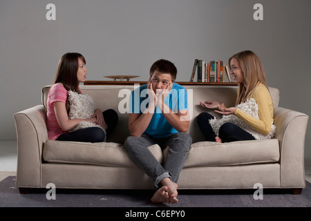 Porträt von Teenager-Jungen und Mädchen mit jungen Freund Stockfoto