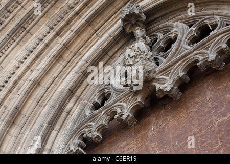 Detail auf Morella Iglesia Arciprestal de Santa María la Mayor gotische Tür - Morella, Castellón Stockfoto