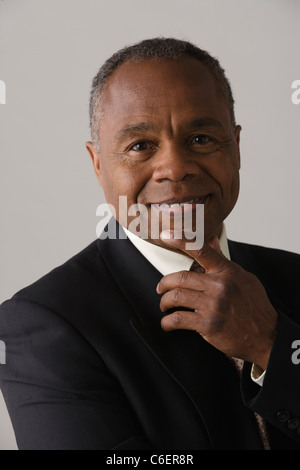 Porträt von reifer Geschäftsmann, Studio gedreht Stockfoto