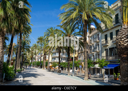 Strandpromenade in Sitges in der Nähe von Barcelona, Spanien Stockfoto