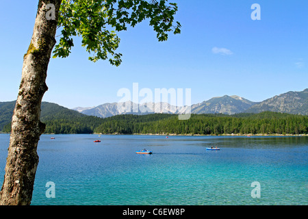 Der See Eibsee in der Nähe von Garmisch Partenkirchen im Sommer Stockfoto