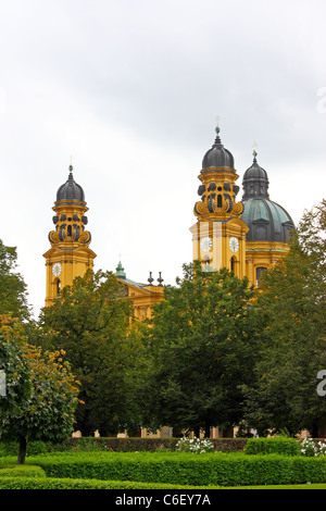 Theatine Kirche, katholische Kirche in München, Bild vom Hofgarten Stockfoto