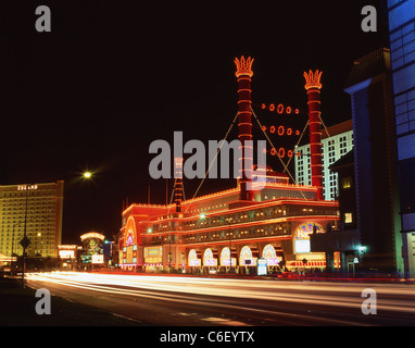 Harrah's Hotel and Casino bei Nacht, The Las Vegas Strip, Las Vegas, Nevada, Vereinigte Staaten von Amerika Stockfoto
