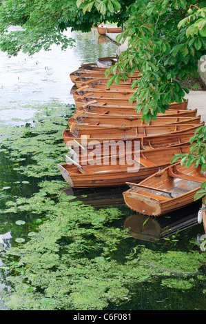 Boote auf dem Fluss Stour, Dedham, Essex, UK Stockfoto