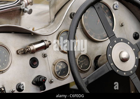 Cockpit-Detail von einem britischen Oldtimer Rennwagen Stockfoto