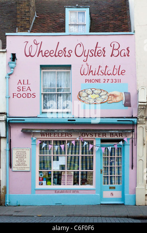 Die berühmte Wheelers Oyster Bar in Whitstable High Street. Stockfoto