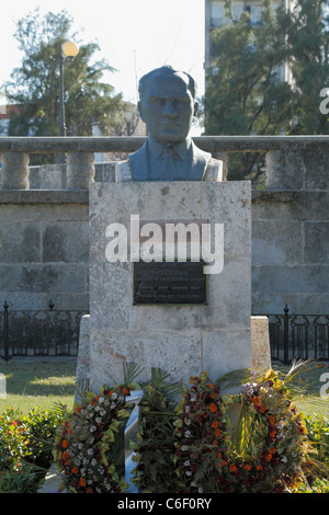 Gründer der türkischen Republik, Mustafa Kemal Atatürk Büste (Statue) in Streifen Malecon in Havanna, Kuba, Oktober 2010 Stockfoto