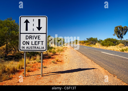 "Fahren Sie links in Australien" Zeichen, Australien Stockfoto