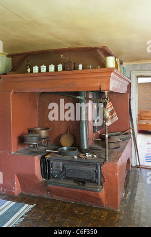 Alten Küchenherd in einem Ferienhaus mit einem Holz gefeuert Stockfoto