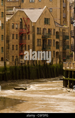 Fluss Themse Schlamm Ebbe am St Saviour Dock Stockfoto