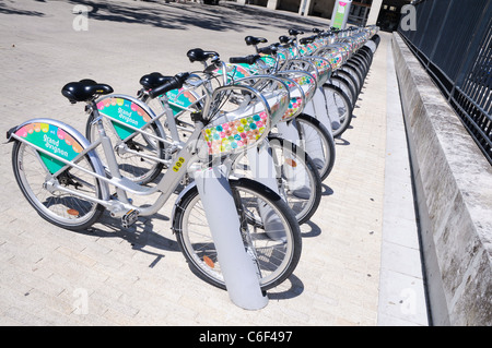 Vélopop Fahrrad-sharing-System auch als Community-Fahrrad-Programm in Avignon, Frankreich Stockfoto