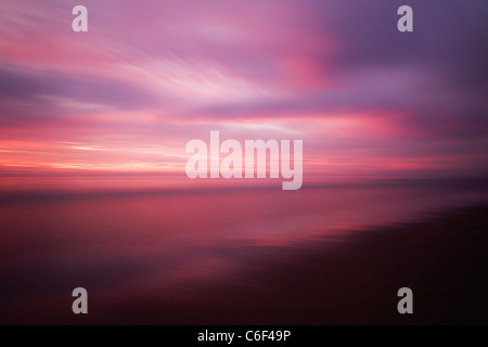 Farben des Sonnenuntergangs an der Küste von Holland, noordwijk Stockfoto