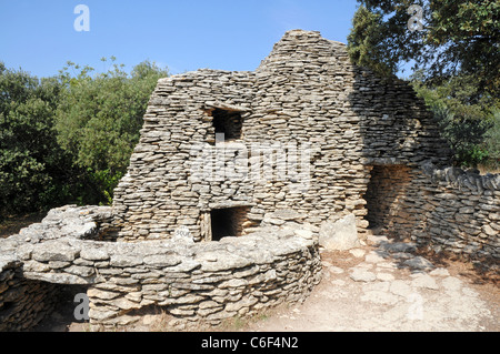 Alte Hütte gemacht aus Steinen in der Bories Dorf in der Nähe von Gordes in Region Provence, Frankreich Stockfoto