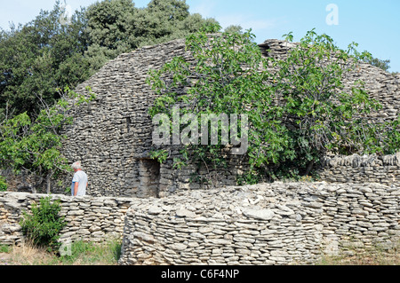 Alte Hütte gemacht aus Steinen in der Bories Dorf in der Nähe von Gordes in Region Provence, Frankreich Stockfoto