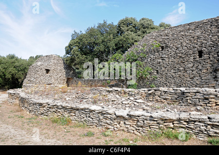 Alte Hütte gemacht aus Steinen in der Bories Dorf in der Nähe von Gordes in Region Provence, Frankreich Stockfoto