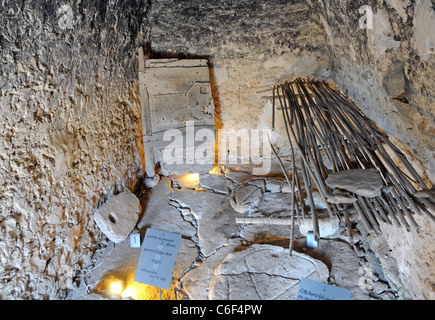 Innenraum der alten Hütte gemacht aus Steinen in der Bories Dorf in der Nähe von Gordes in Region Provence, Frankreich Stockfoto