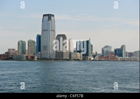Wolkenkratzer, Robert F.Wagner JR Park, New York, Manhattan, USA. Stockfoto