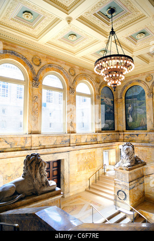 Boston Stadt Stadtbibliothek Interieur mit schöner Dekoration und Deckenlampe im alten Mode-Stil. Stockfoto