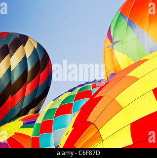 Fünf, Heißluftballons aufblasen für einen Morgen Aufstieg; Space Center und Links zu kopieren; New Jersey Festival der Ballonfahrt. Stockfoto