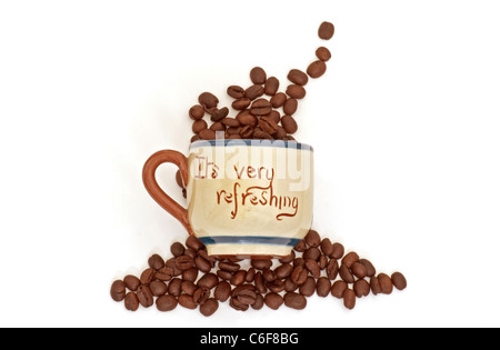 Erfrischende Wort Kaffeebohnen und Tasse Stockfoto
