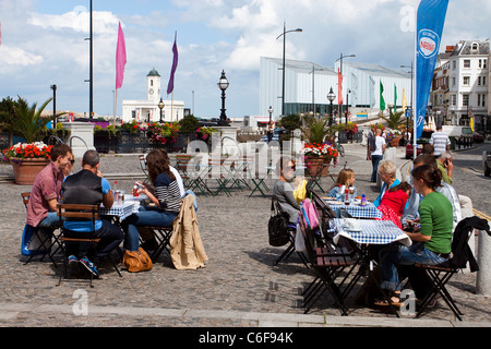 Café im freien Margate Meer, Kent, UK Stockfoto