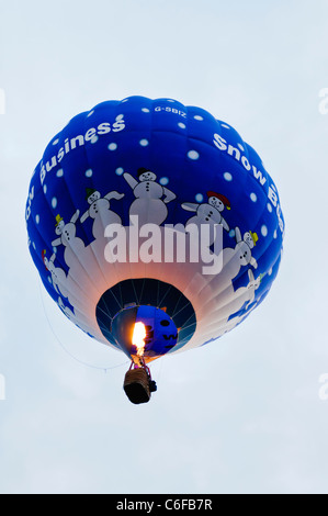 HotAir Ballon startet mit Brenner brennen Stockfoto