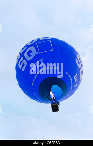 HotAir Ballon startet mit Brenner brennen Stockfoto