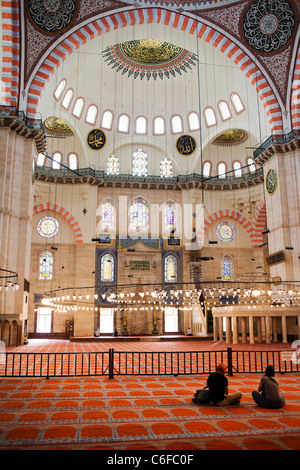 Innenraum der Süleymaniye Moschee (Ottoman imperial) in Istanbul, Türkei. Stockfoto