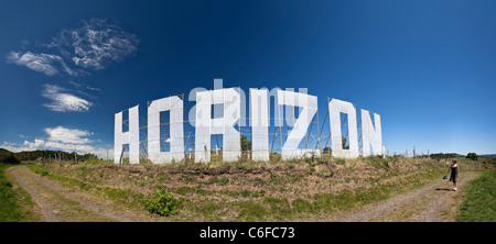 Ein Land Art-Werk namens "Horizont", durchgeführt von dem bildenden Künstler V. Roger. Installation de Land Art Réalisée Par V.Roger. Stockfoto