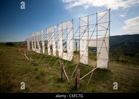 Ein Land Art-Werk namens "Horizont", durchgeführt von dem bildenden Künstler V. Roger. Installation de Land Art Réalisée Par V.Roger. Stockfoto