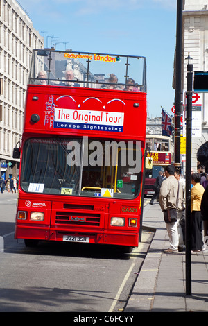 London, Piccadilly A London Tourbus August 2011 Stockfoto