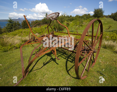 Rostige alte Löwen Reise Aktion Rake Landmaschinen gemachten Bamfords Ltd, im Feld in der Nähe von Ord, Isle Of Skye, Schottland, UK Stockfoto