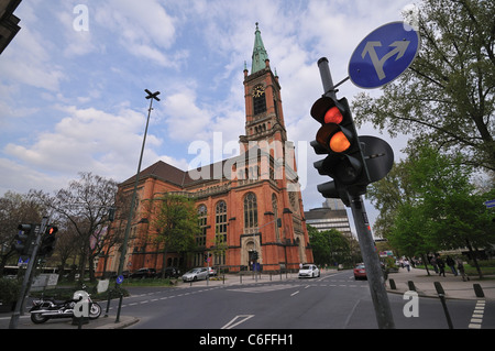 Johanneskirche (19. Jahrhundert) und Martin-Luther-Platz. Düsseldorf. Nordrhein - Westfalen. Deutschland. Stockfoto