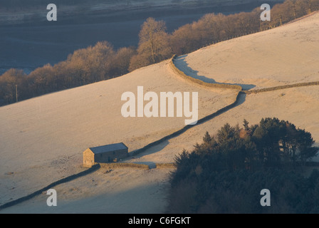 Ladybower Vorratsbehälter und Derwent Valley von Derwent Kante Stockfoto