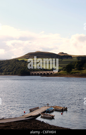 Ashopton Viadukt und Ladybower Vorratsbehälter im Peak District Stockfoto