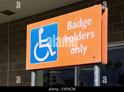 Ein blue-Badge-Parkplatz-Schild Stockfoto
