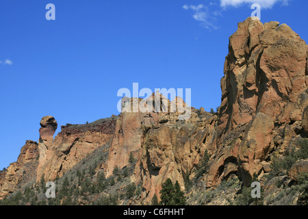 Affe Gesicht Felsformation auf der Rückseite Smith Rock State Park, Oregon Stockfoto