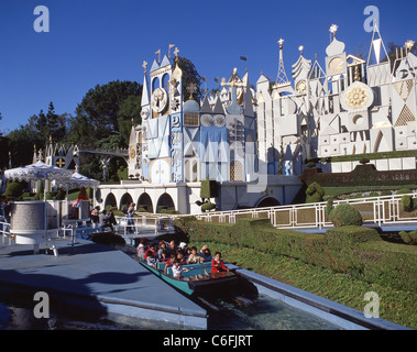 "Es ist eine kleine Welt" Attraktion, Disneyland, Anaheim, California, Vereinigte Staaten von Amerika Stockfoto