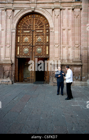 Präsident Felipe Calderon und Peter Greenberg touring Morelia, Mexiko Stockfoto