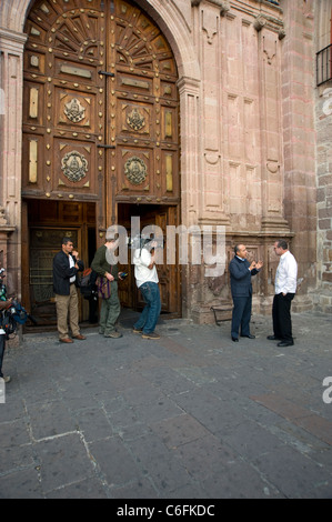 Präsident Felipe Calderon und Peter Greenberg touring Morelia, Mexiko Stockfoto