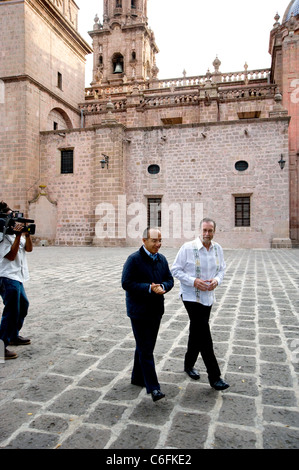 Präsident Felipe Calderon und Peter Greenberg touring Morelia, Mexiko Stockfoto