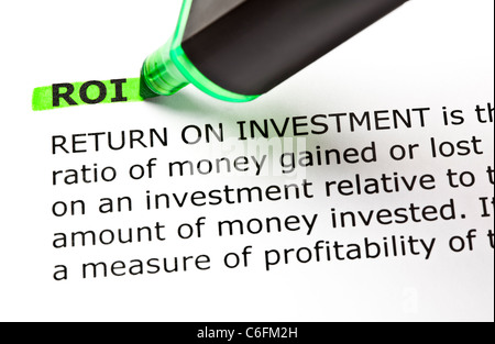 ROI (Return On Investment) grün mit Filzstift markiert Stockfoto