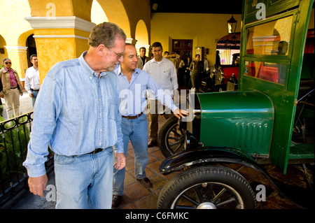 Präsident Calderon touring-Plantage der Jose Cuervo Tequila während der Dreharbeiten zu Mexiko die königliche Tour mit Peter Greenberg Stockfoto