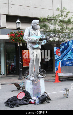 Elvis-Imitator Silber Gitarre Straßenkünstler Stockfoto