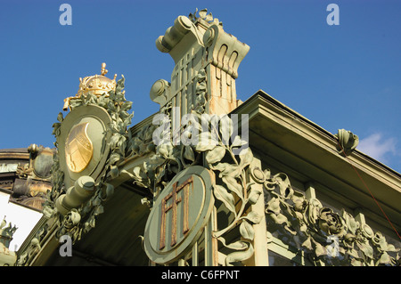 Art-Deco-Details auf dem Court Pavilion in Hietzing Stockfoto